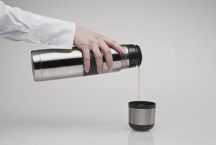 【健康】央视曝光:用这种杯子喝水,泡出重金属!用错水杯等于喝“毒”! - 3