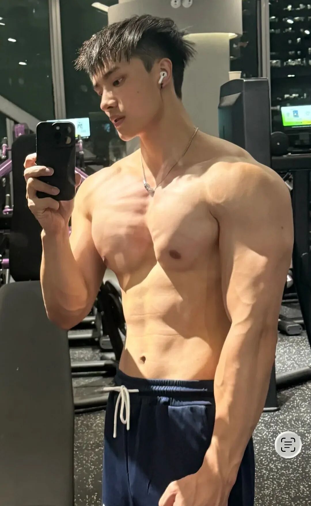 【帅哥】189极品白袜痞帅肌肉猛男,打桩机身材太诱人...(组图) - 3