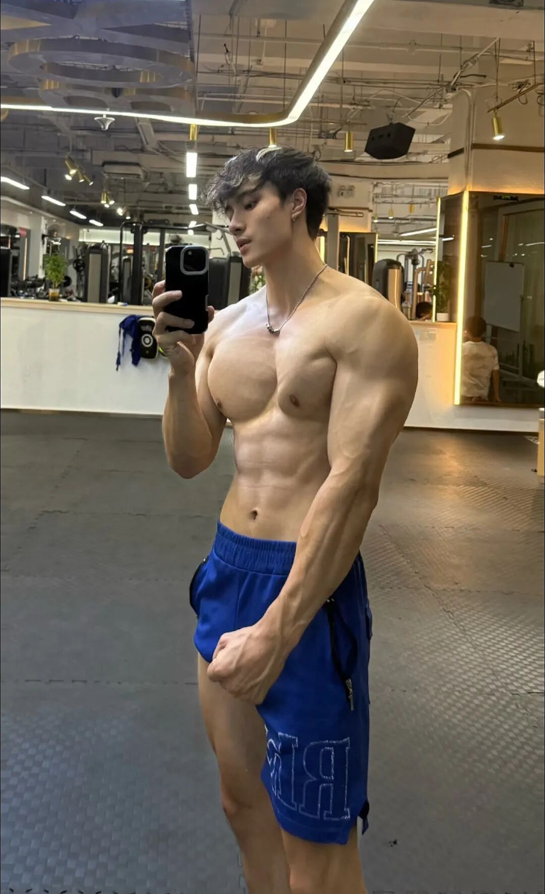 【帅哥】189极品白袜痞帅肌肉猛男,打桩机身材太诱人...(组图) - 6