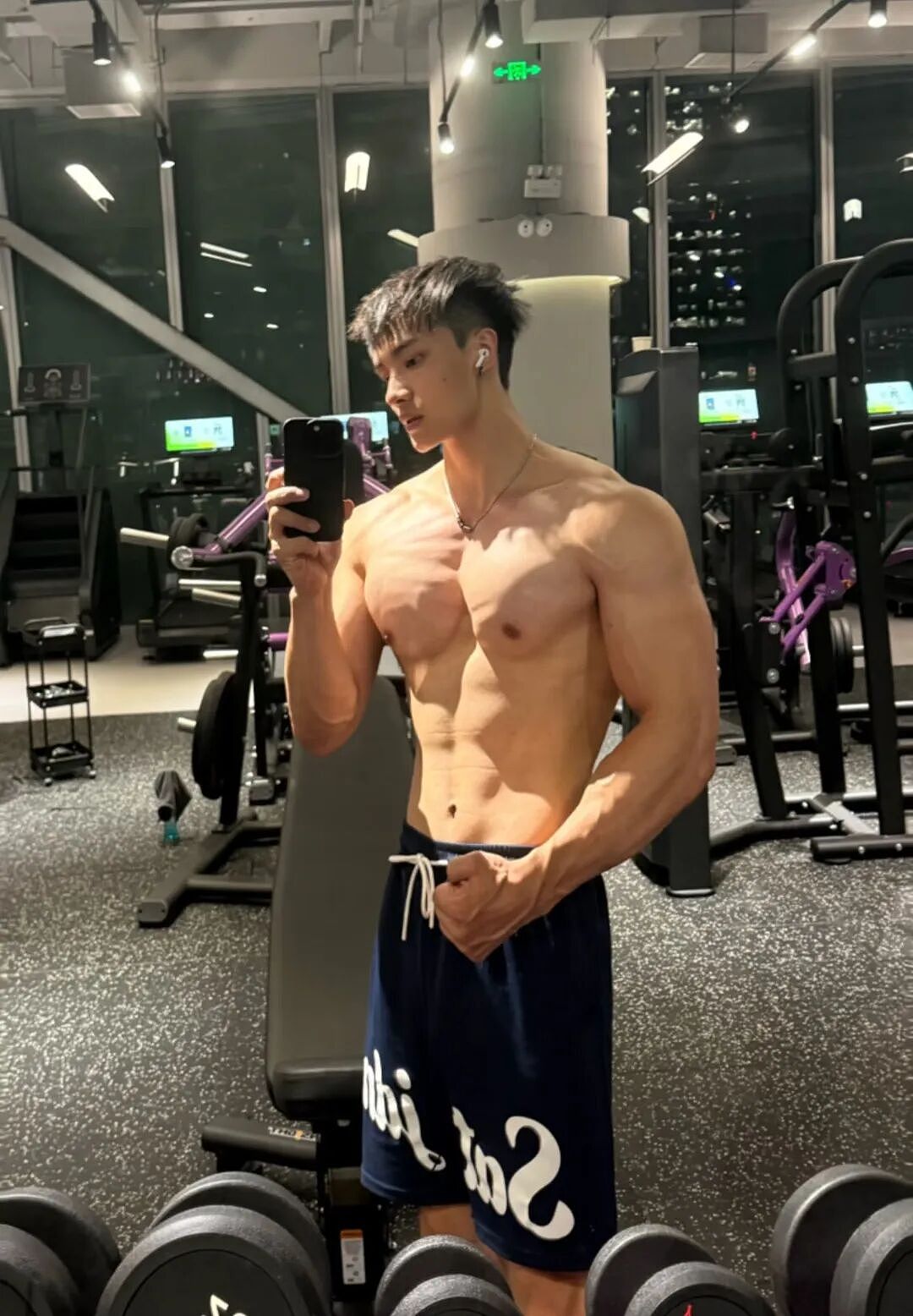 【帅哥】189极品白袜痞帅肌肉猛男,打桩机身材太诱人...(组图) - 2