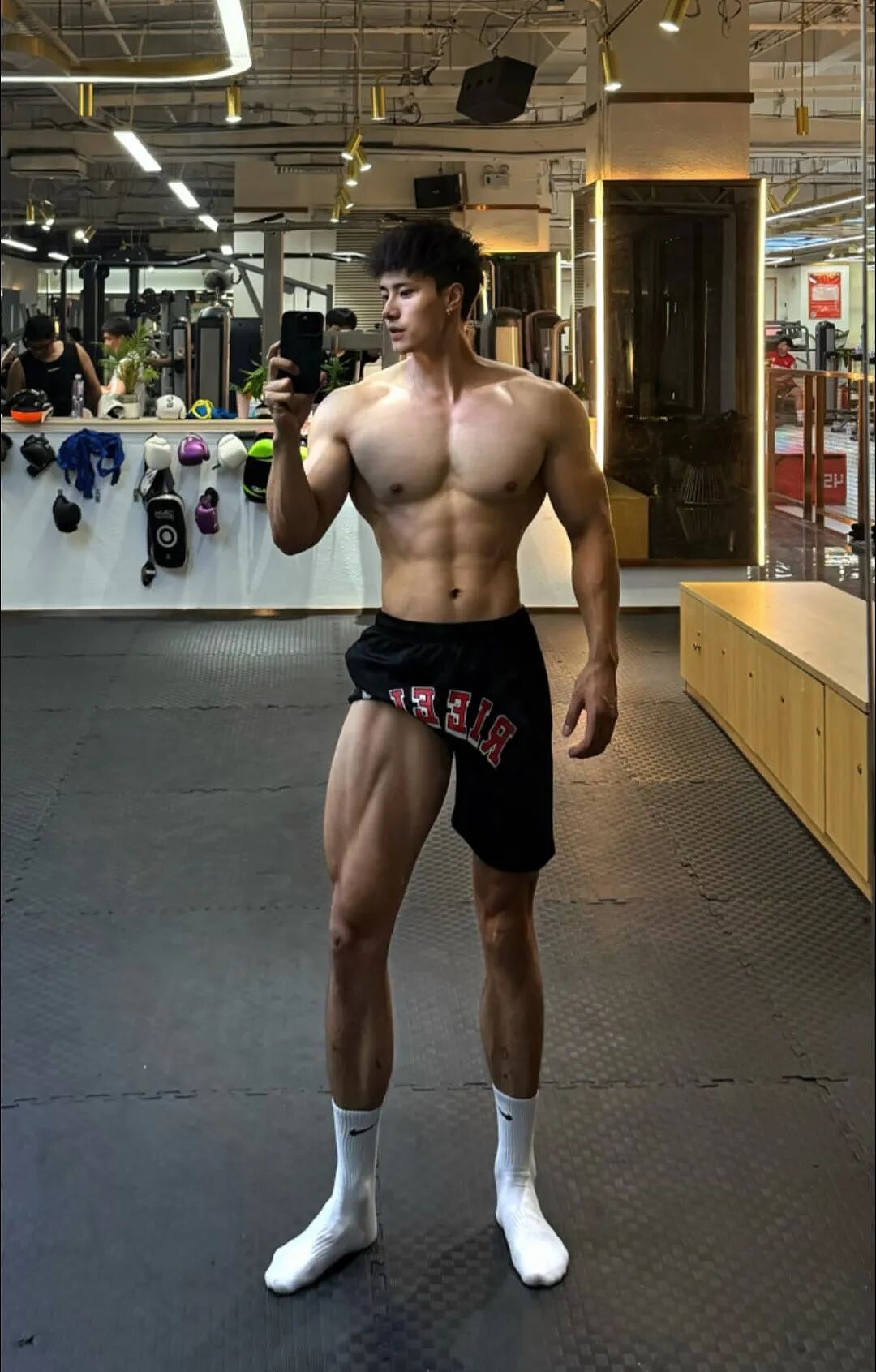 【帅哥】189极品白袜痞帅肌肉猛男,打桩机身材太诱人...(组图) - 10