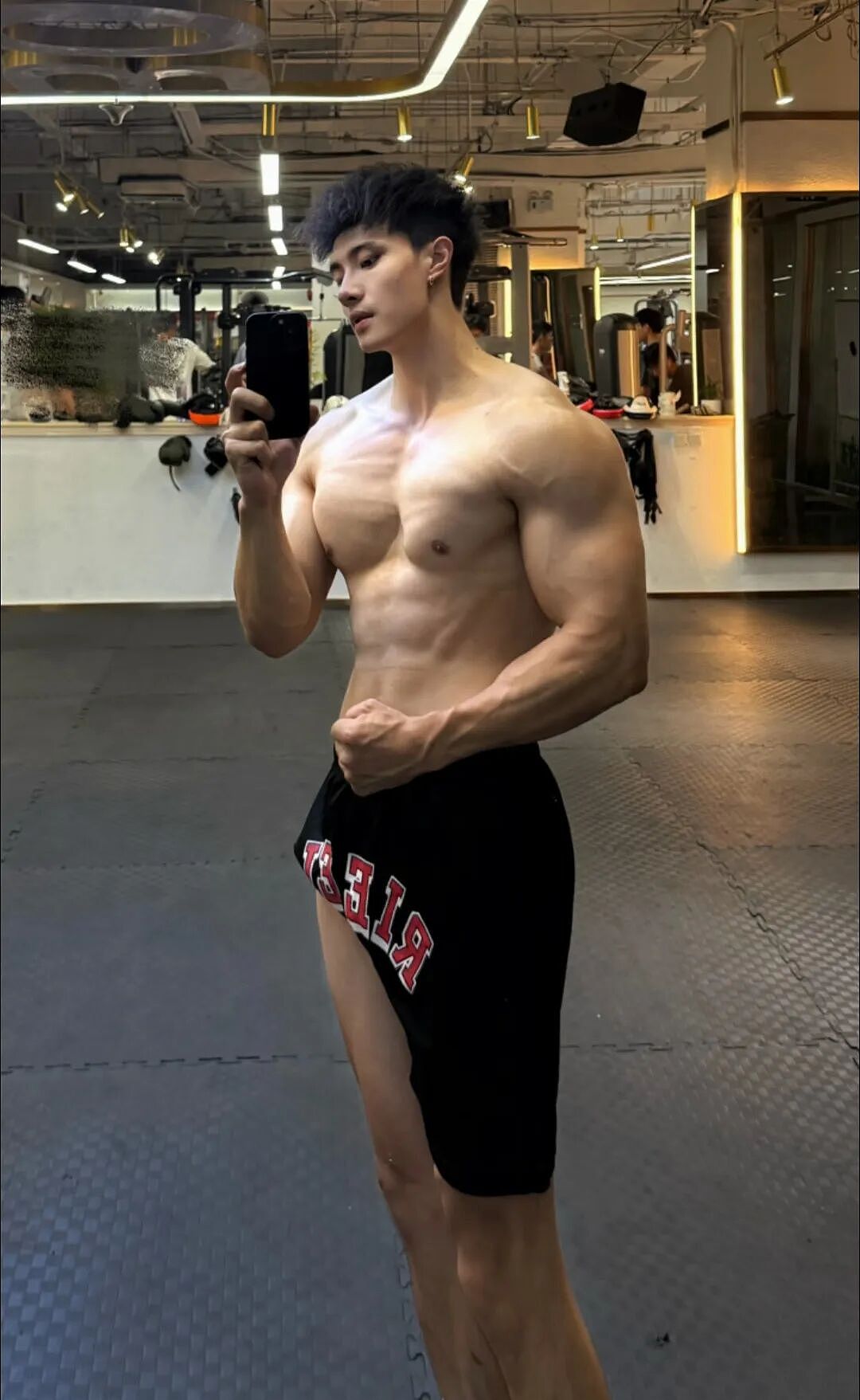 【帅哥】189极品白袜痞帅肌肉猛男,打桩机身材太诱人...(组图) - 11
