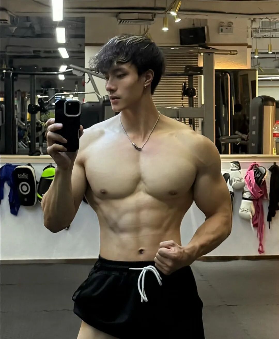 【帅哥】189极品白袜痞帅肌肉猛男,打桩机身材太诱人...(组图) - 9