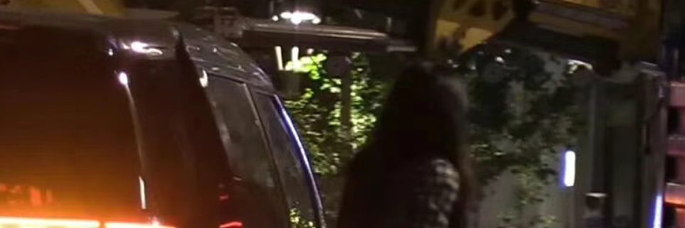 热搜!黄晓明深夜与长发美女同车转场KTV,女方身材高挑颜值出众,撞脸前任(组图) - 3