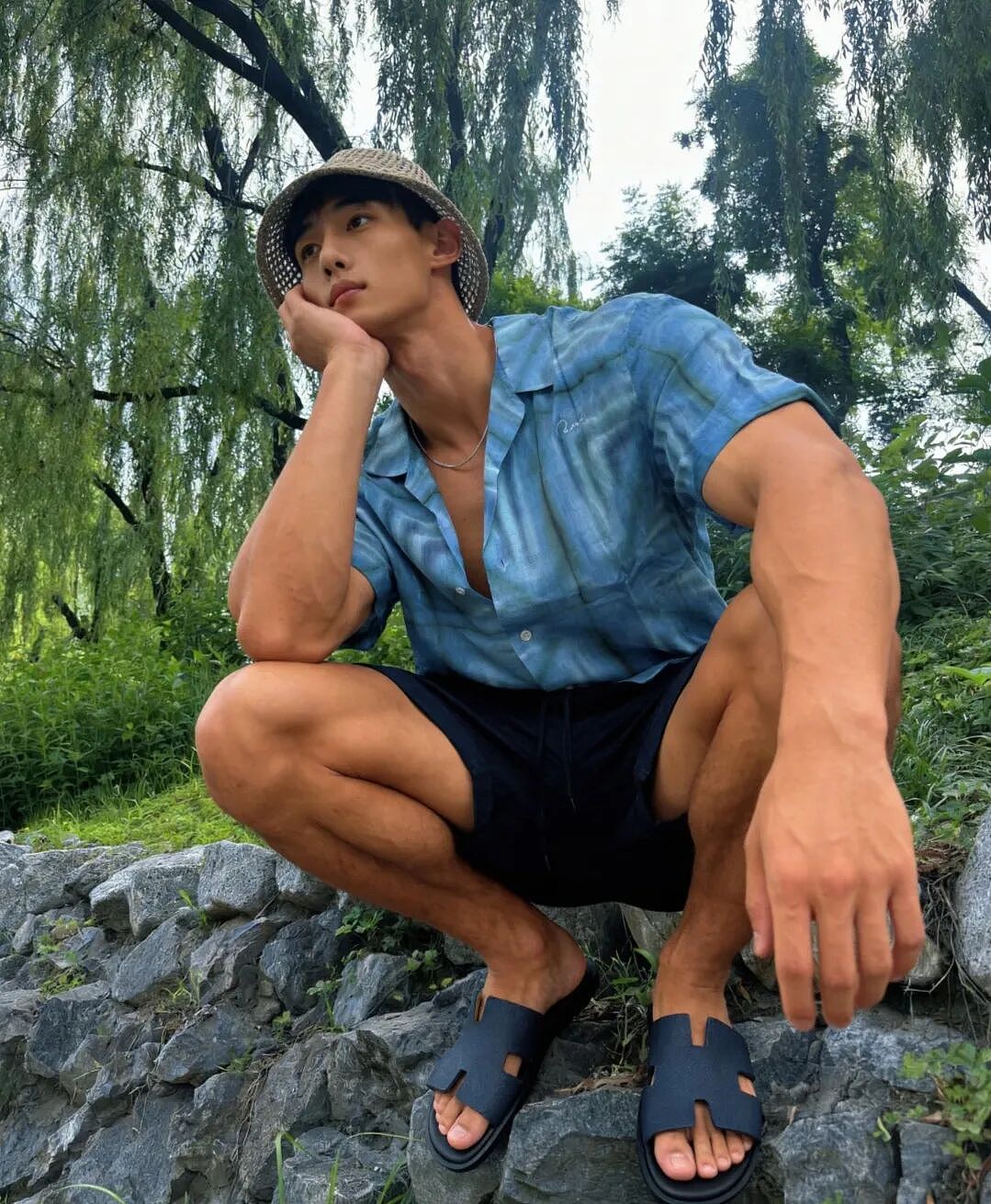 【帅哥】黑皮痞帅田径体育生,古铜色肌肤荷尔蒙爆棚...(组图) - 12