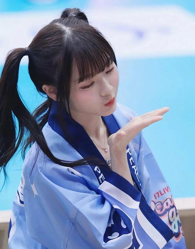 【美女】双马尾啦啦妹子,甜美长相,身材火辣,狠狠戳中审美?(组图) - 7