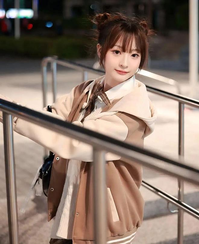 【美女】双马尾啦啦妹子,甜美长相,身材火辣,狠狠戳中审美?(组图) - 13
