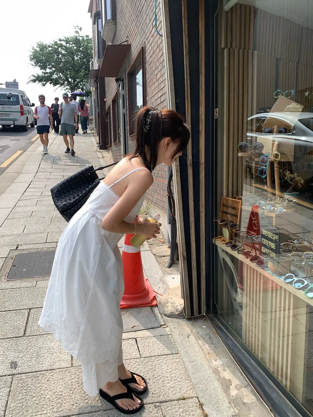 【时尚】ins高赞穿搭合集|为什么有些女生穿得简单,却总让人忍不住多看两眼?(组图) - 47