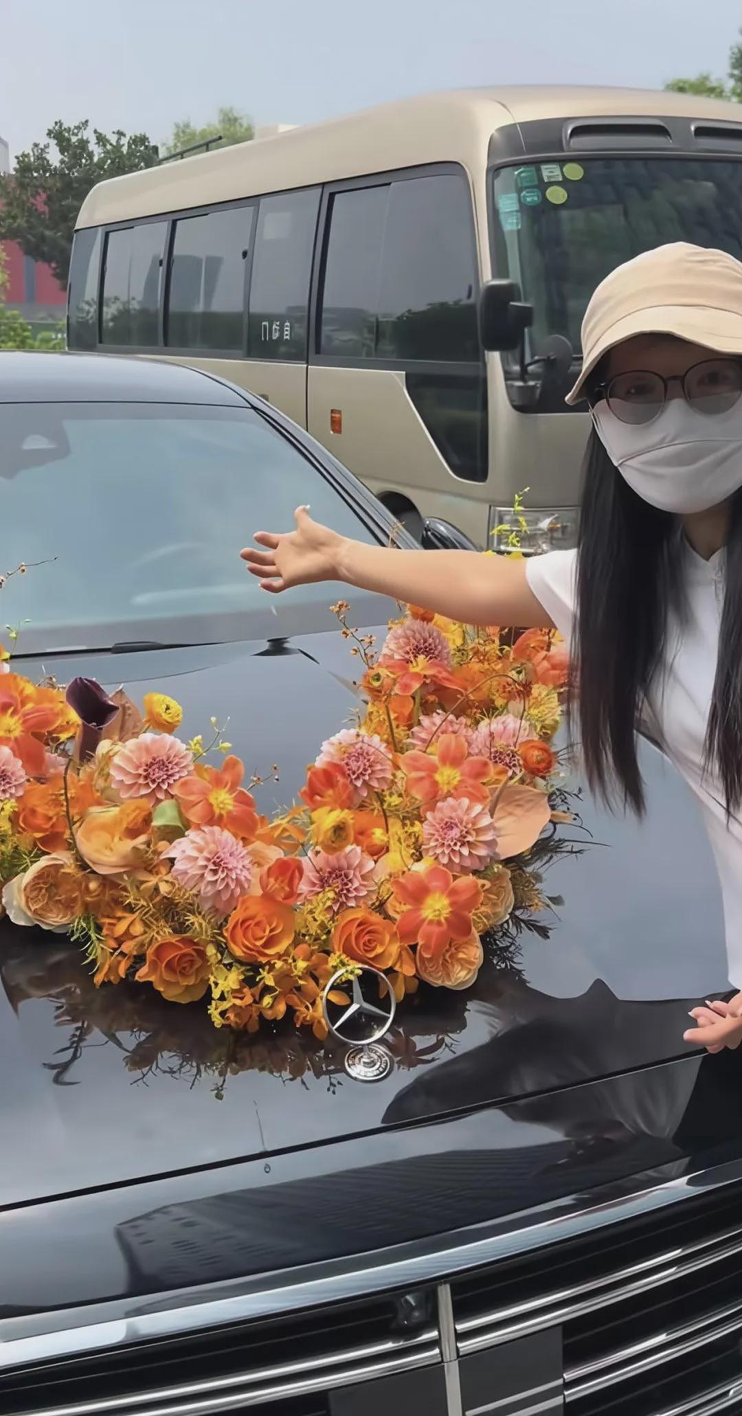 【情感】女主持烧伤毁容，离婚后收废品养家，8岁儿子操场大方喊话：有水瓶纸箱请留给我妈妈！ - 12