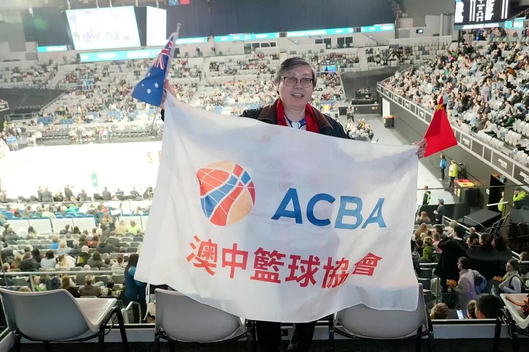 篮爆墨尔本!澳中篮协百人啦啦队助威中国女篮(组图) - 22