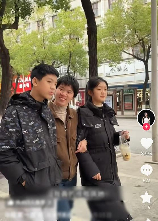 【情感】40岁单亲妈妈扛300斤水泥,做搬运工16年,月薪过万却住300元出租屋,背后的故事感动全网(组图) - 15