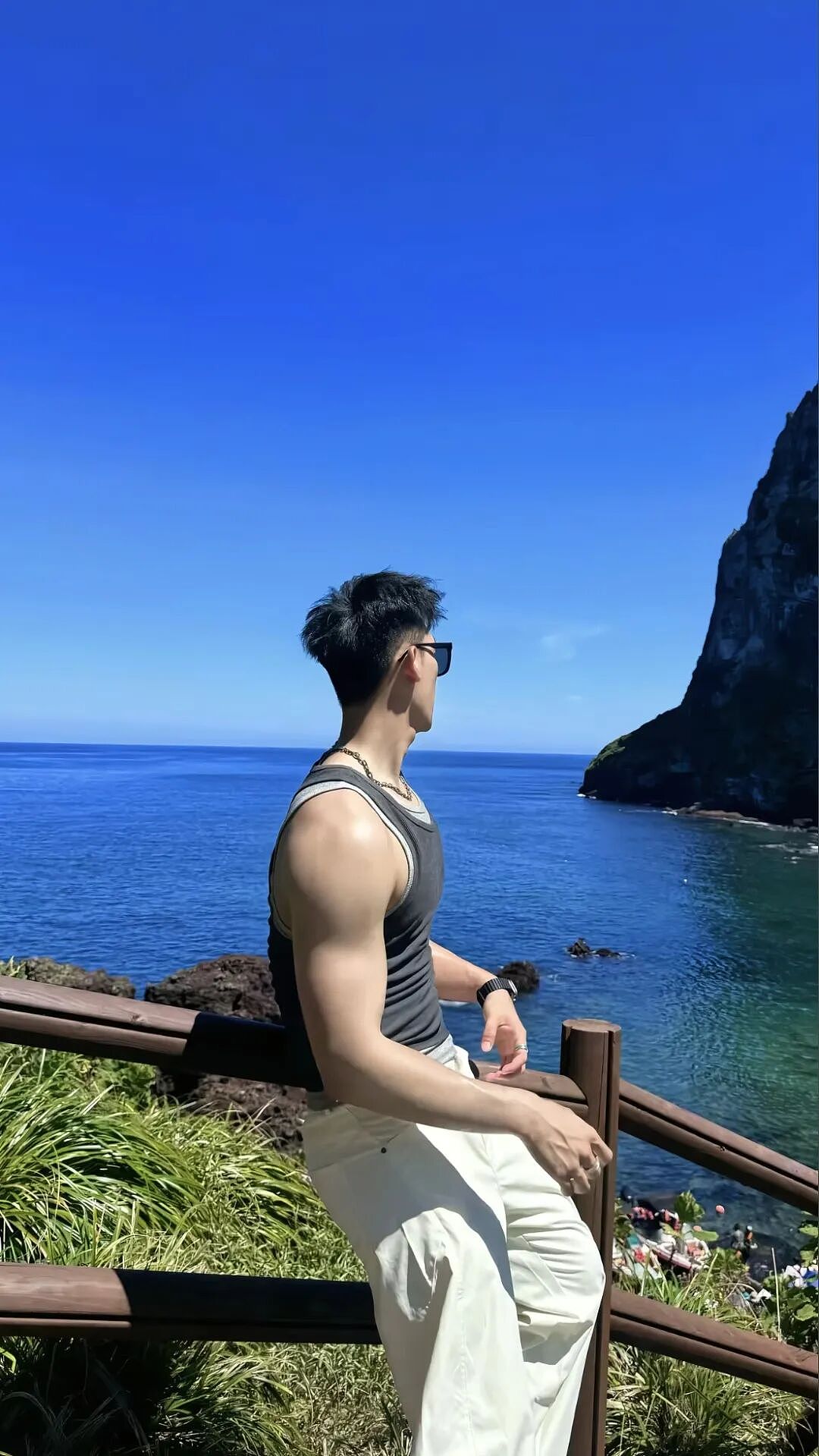 05后188体育生身材太棒,宽肩细腰薄肌,全是鲜肉的气息!(组图) - 4