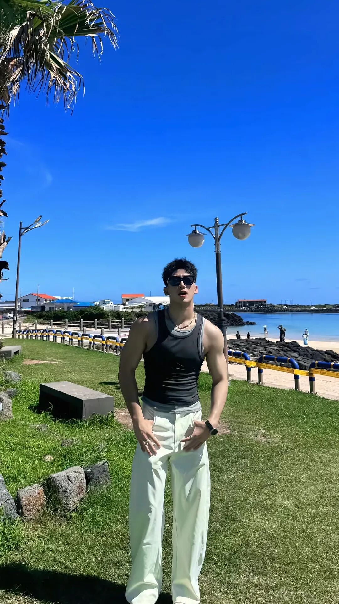 05后188体育生身材太棒,宽肩细腰薄肌,全是鲜肉的气息!(组图) - 2