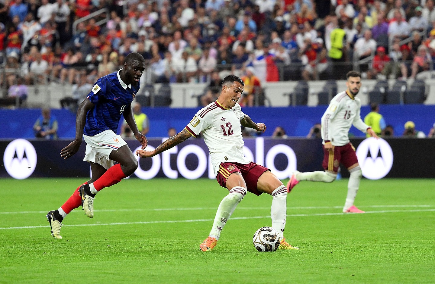 时隔16年进决赛!西班牙2-0法国,亚马尔造点,奥亚萨瓦尔、波罗破门(视频/组图) - 24
