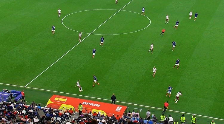 时隔16年进决赛!西班牙2-0法国,亚马尔造点,奥亚萨瓦尔、波罗破门(视频/组图) - 58