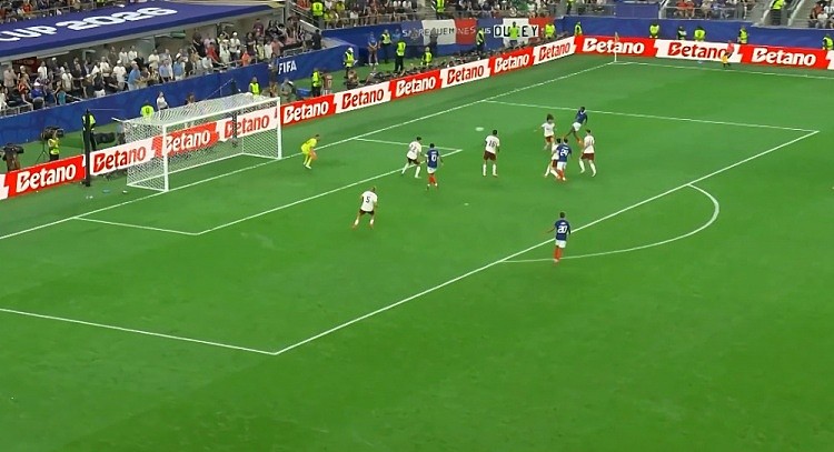 时隔16年进决赛!西班牙2-0法国,亚马尔造点,奥亚萨瓦尔、波罗破门(视频/组图) - 76