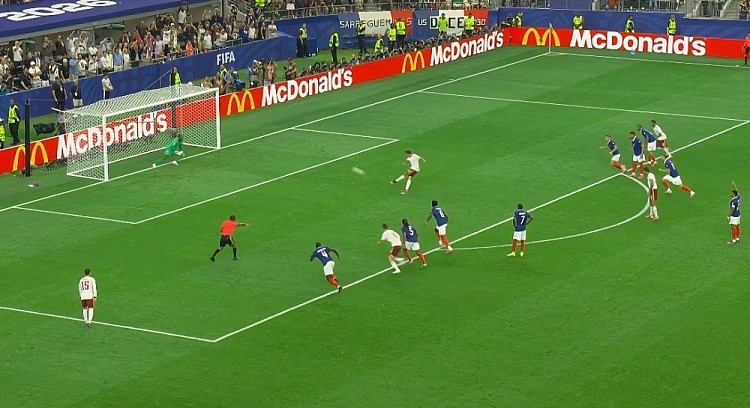 时隔16年进决赛!西班牙2-0法国,亚马尔造点,奥亚萨瓦尔、波罗破门(视频/组图) - 8