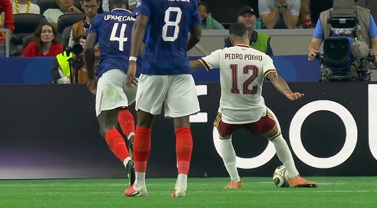 时隔16年进决赛!西班牙2-0法国,亚马尔造点,奥亚萨瓦尔、波罗破门(视频/组图) - 25