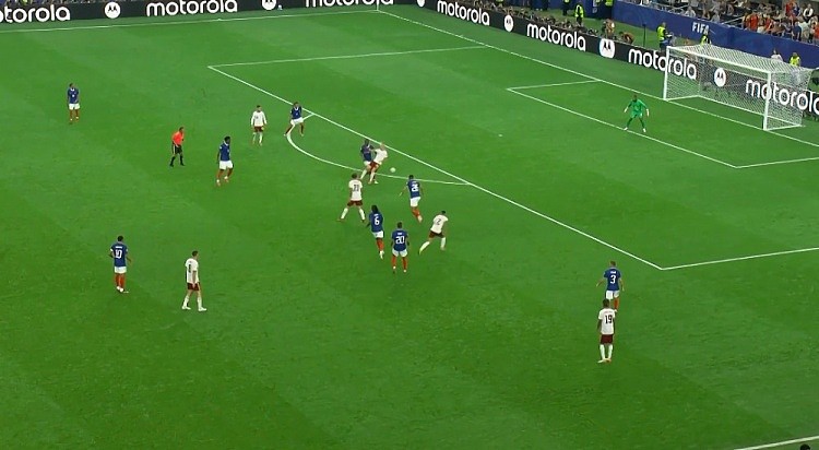 时隔16年进决赛!西班牙2-0法国,亚马尔造点,奥亚萨瓦尔、波罗破门(视频/组图) - 23