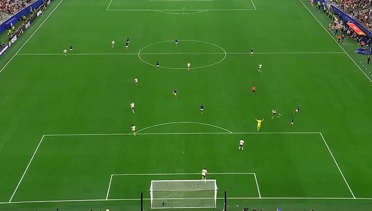 时隔16年进决赛!西班牙2-0法国,亚马尔造点,奥亚萨瓦尔、波罗破门(视频/组图) - 72