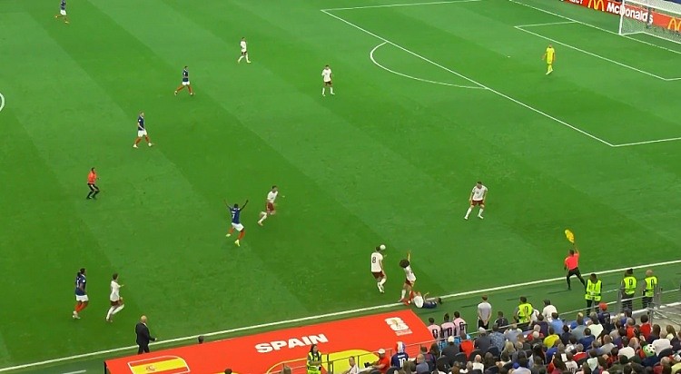 时隔16年进决赛!西班牙2-0法国,亚马尔造点,奥亚萨瓦尔、波罗破门(视频/组图) - 44