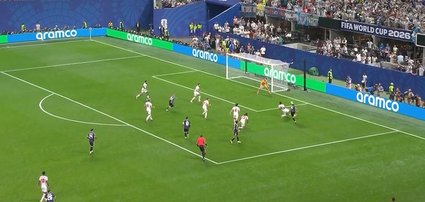 阿根廷2-1反杀英格兰,挺进世界杯决赛!梅西两度助攻居功至伟(视频/组图) - 36