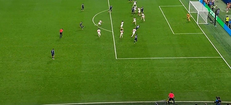 阿根廷2-1反杀英格兰,挺进世界杯决赛!梅西两度助攻居功至伟(视频/组图) - 12