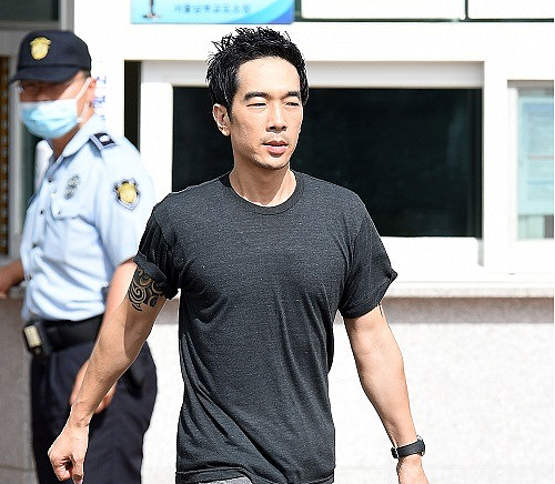 韩国男星失业后自曝想去日本拍成人电影,性侵黑历史再被扒!日网友:这是在嘲讽日本吗?(组图) - 8