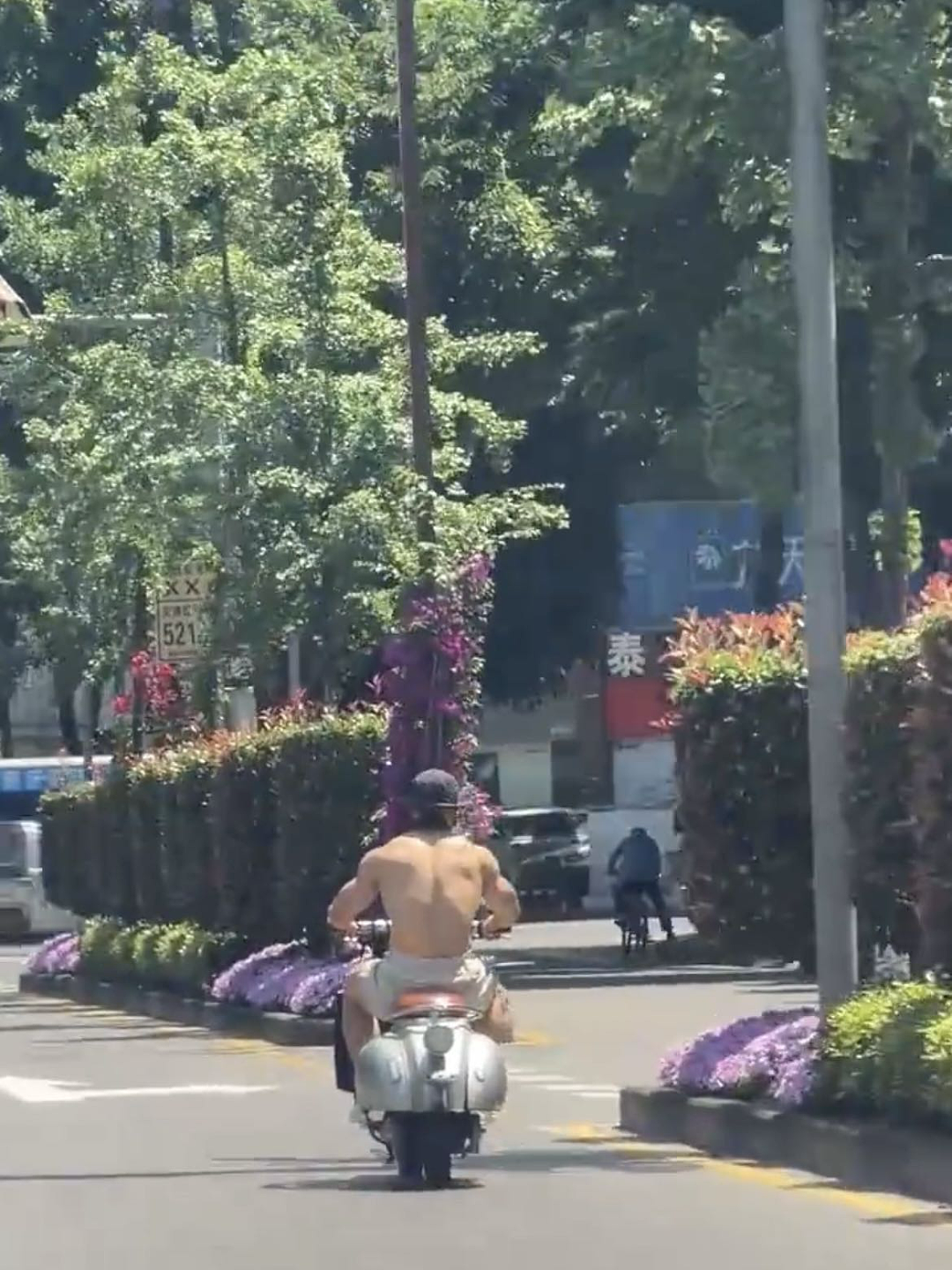 大学生兼职,怎么还把衣服脱了…(组图) - 7