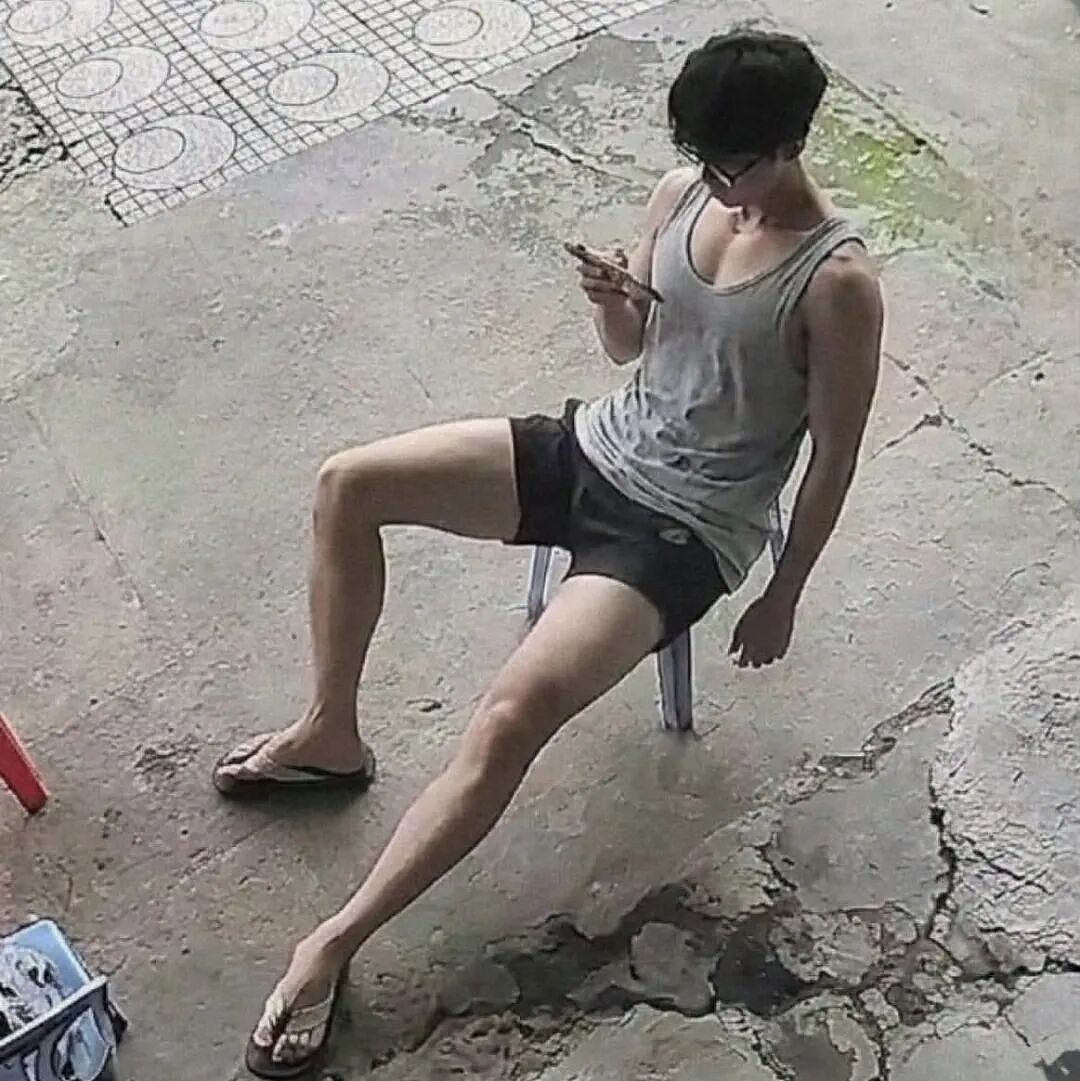 大学生兼职,怎么还把衣服脱了…(组图) - 2