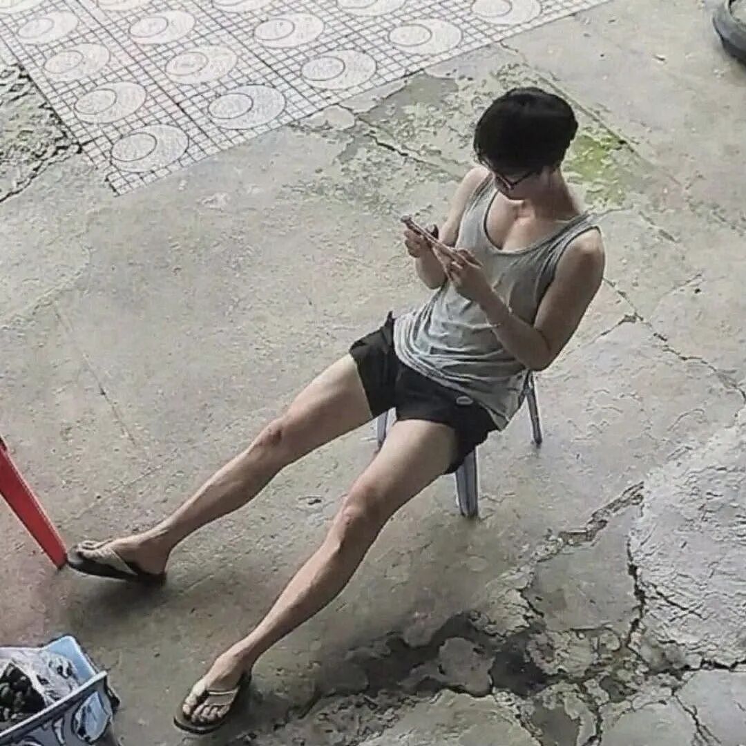 大学生兼职,怎么还把衣服脱了…(组图) - 1
