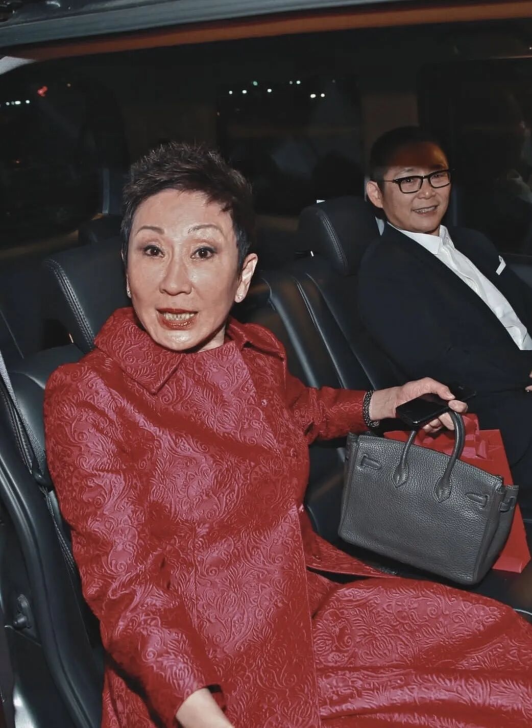 【时尚】林青霞“认输”、亦舒把她写进小说里:她凭什么是香港最会穿的女人?(组图) - 100