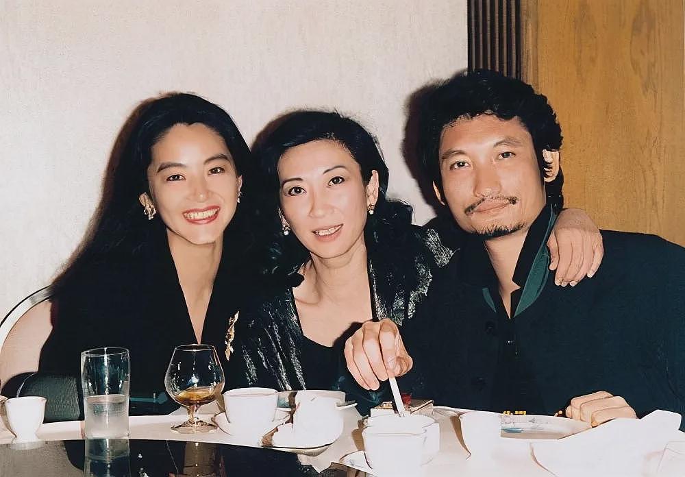 【时尚】林青霞“认输”、亦舒把她写进小说里:她凭什么是香港最会穿的女人?(组图) - 15