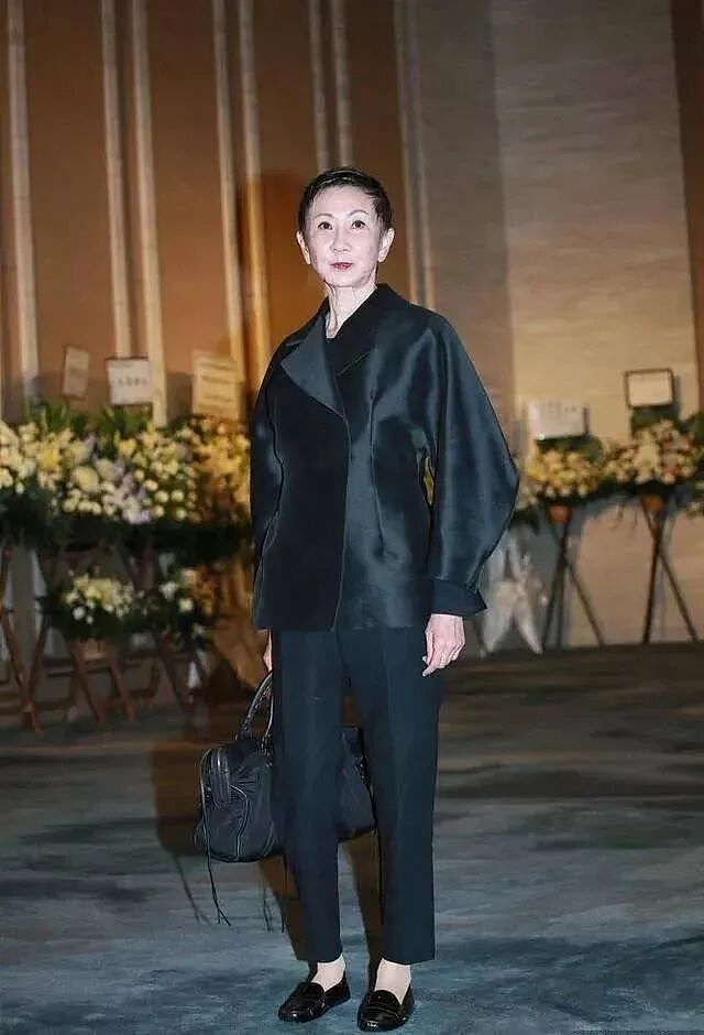 【时尚】林青霞“认输”、亦舒把她写进小说里:她凭什么是香港最会穿的女人?(组图) - 99