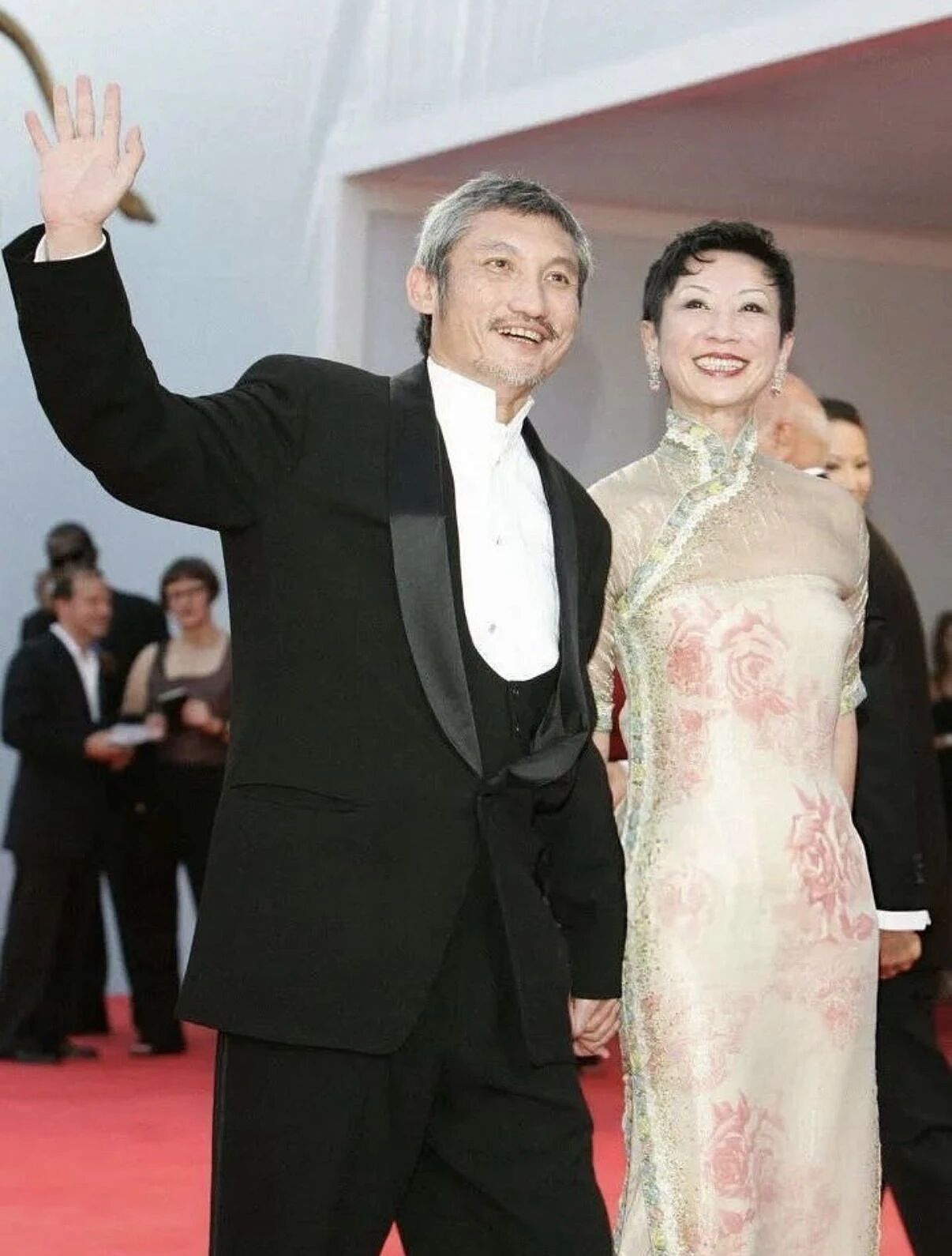 【时尚】林青霞“认输”、亦舒把她写进小说里:她凭什么是香港最会穿的女人?(组图) - 58
