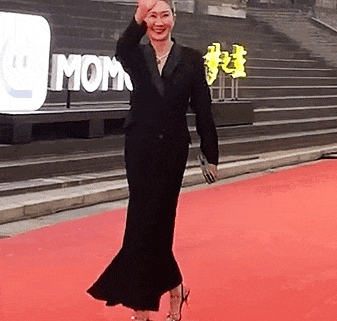 【时尚】林青霞“认输”、亦舒把她写进小说里:她凭什么是香港最会穿的女人?(组图) - 25