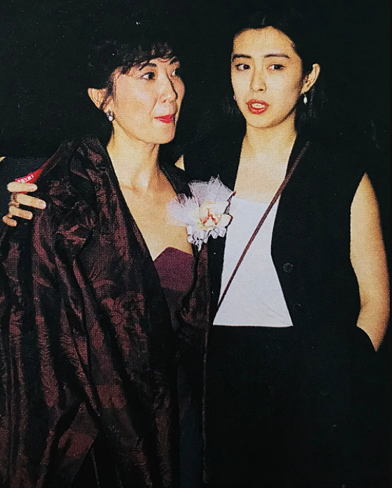 【时尚】林青霞“认输”、亦舒把她写进小说里:她凭什么是香港最会穿的女人?(组图) - 12