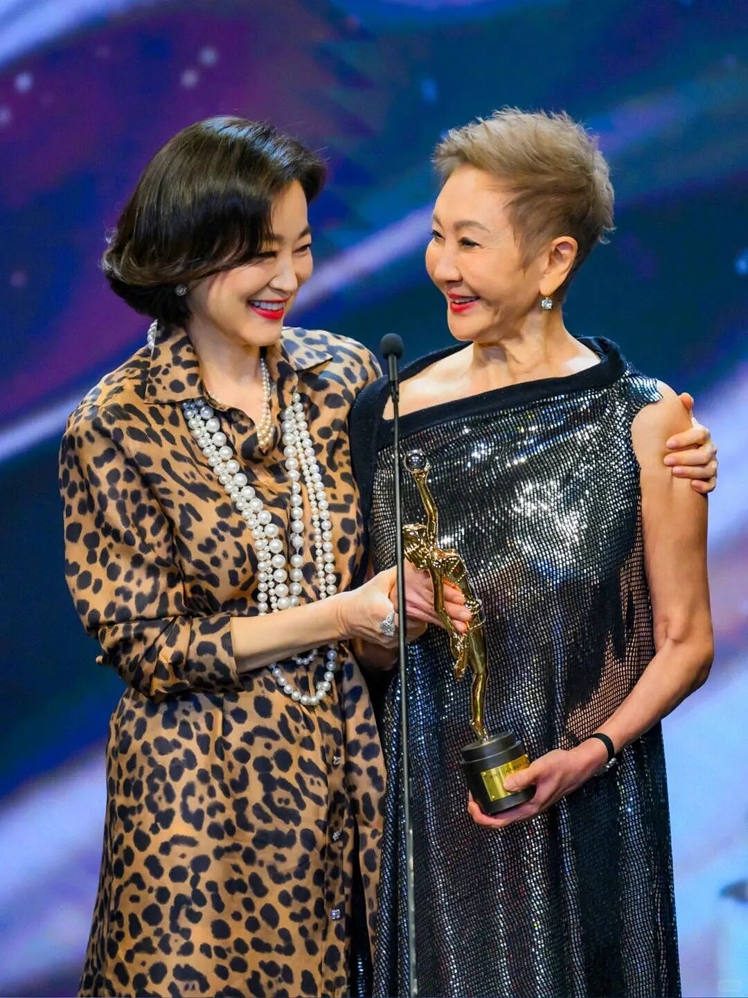 【时尚】林青霞“认输”、亦舒把她写进小说里:她凭什么是香港最会穿的女人?(组图) - 4