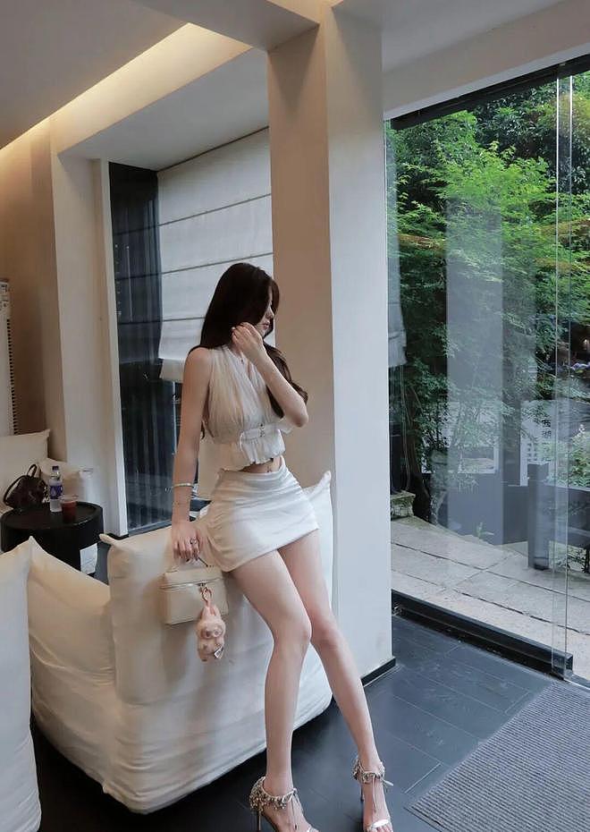 【美女】国产网红美女，身材傲娇，美丽动人，最美小香风，你爱不爱（组图） - 8