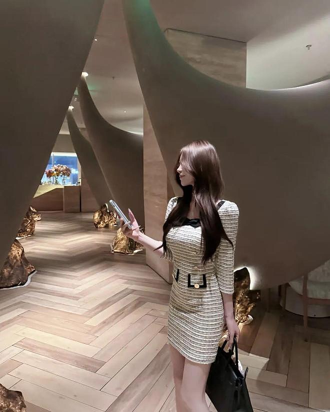 【美女】国产网红美女，身材傲娇，美丽动人，最美小香风，你爱不爱（组图） - 18