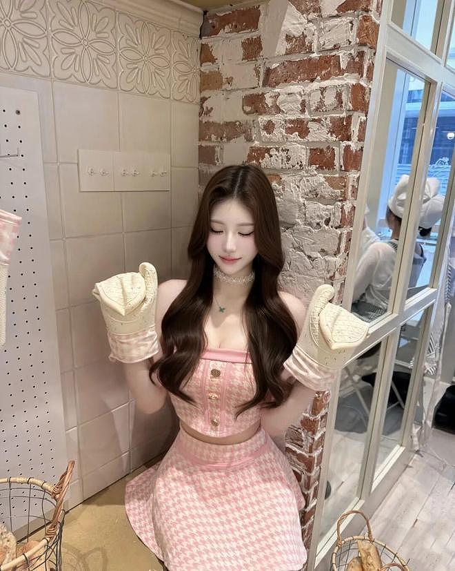 【美女】国产网红美女，身材傲娇，美丽动人，最美小香风，你爱不爱（组图） - 11