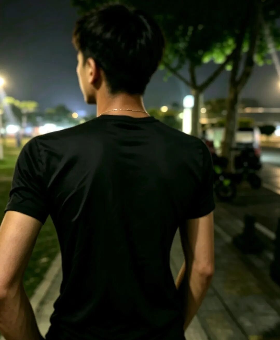 【帅哥】广体185黑皮体育生,白袜长腿超诱人.....(组图) - 6