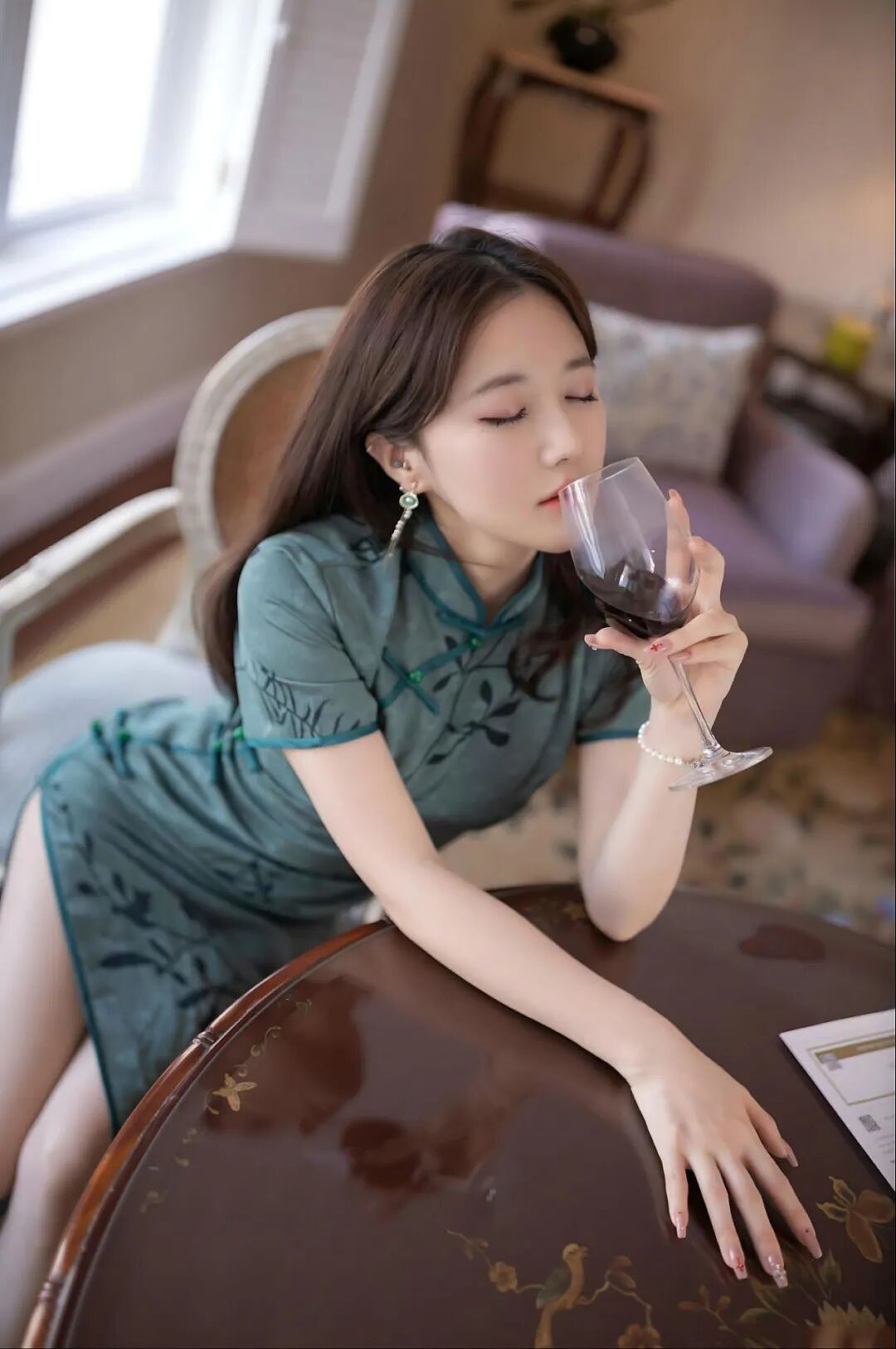 【美女】鱼子酱，柳腰摆春水，春水漾愁肠（组图） - 1
