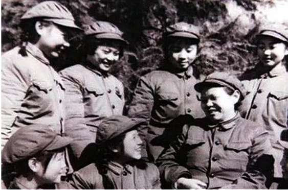 【情感】孕7月踏上长征路,战地产女忍痛舍弃,以凡人之躯,铸不朽丰碑(组图) - 5