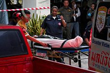 ​泰国校园枪击9人死亡，警方称嫌犯对枪支感兴趣