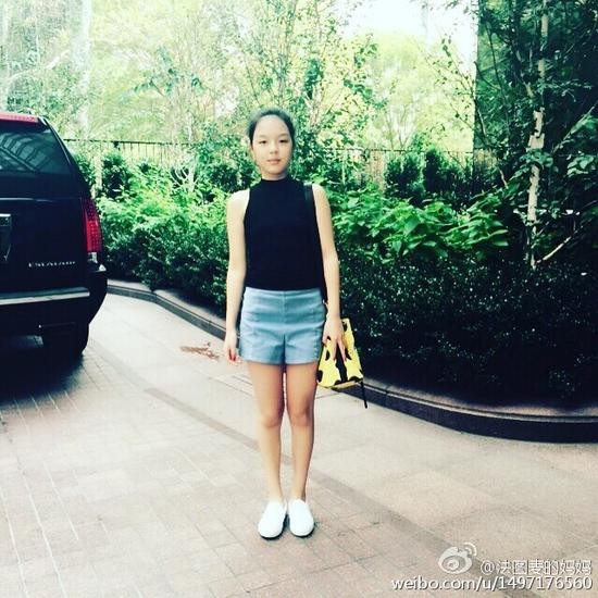 李咏女儿短裤甜美 哈文:小法和我一样高了 - 1