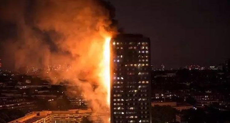 伦敦公寓惨烈大火整栋楼烧透