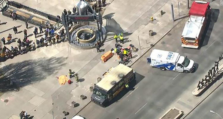 多伦多货车撞行人致25死伤