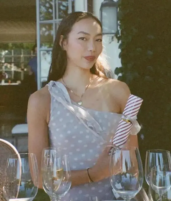 邓文迪小女儿提前从斯坦福硕士毕业！和姐姐坐拥百亿都是卷王，网友：虎妈无犬女 - 7