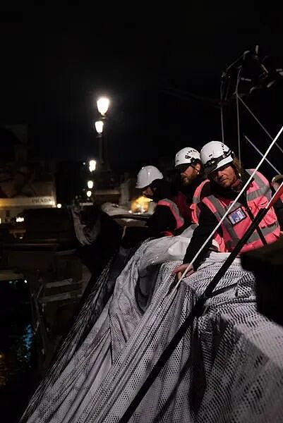 巴黎地标建筑被包成虫洞？市民破防：以前丑哭了，现在丑笑了（组图） - 18